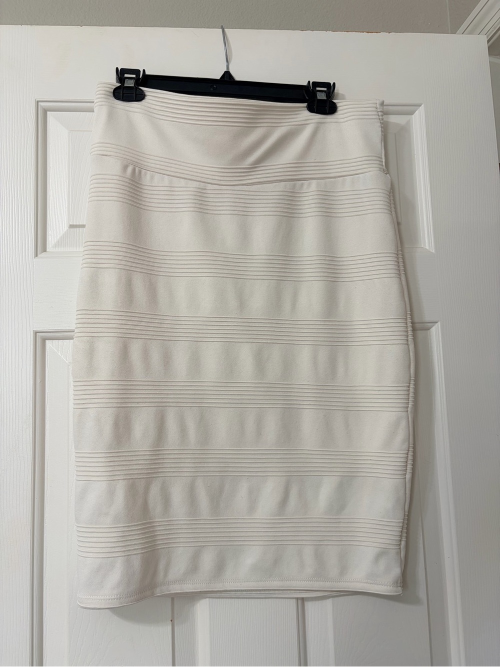 LuLaRoe Cream Cassie Ribbed Pencil Skirt